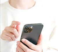 SMSで専用ページとIDを送付