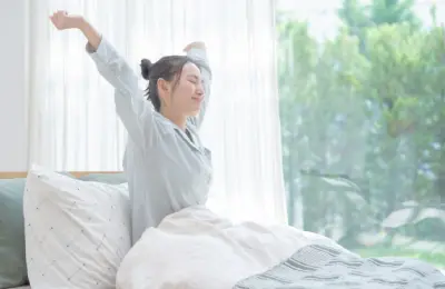 カーテンが自動で開き太陽光で自然に目覚められる